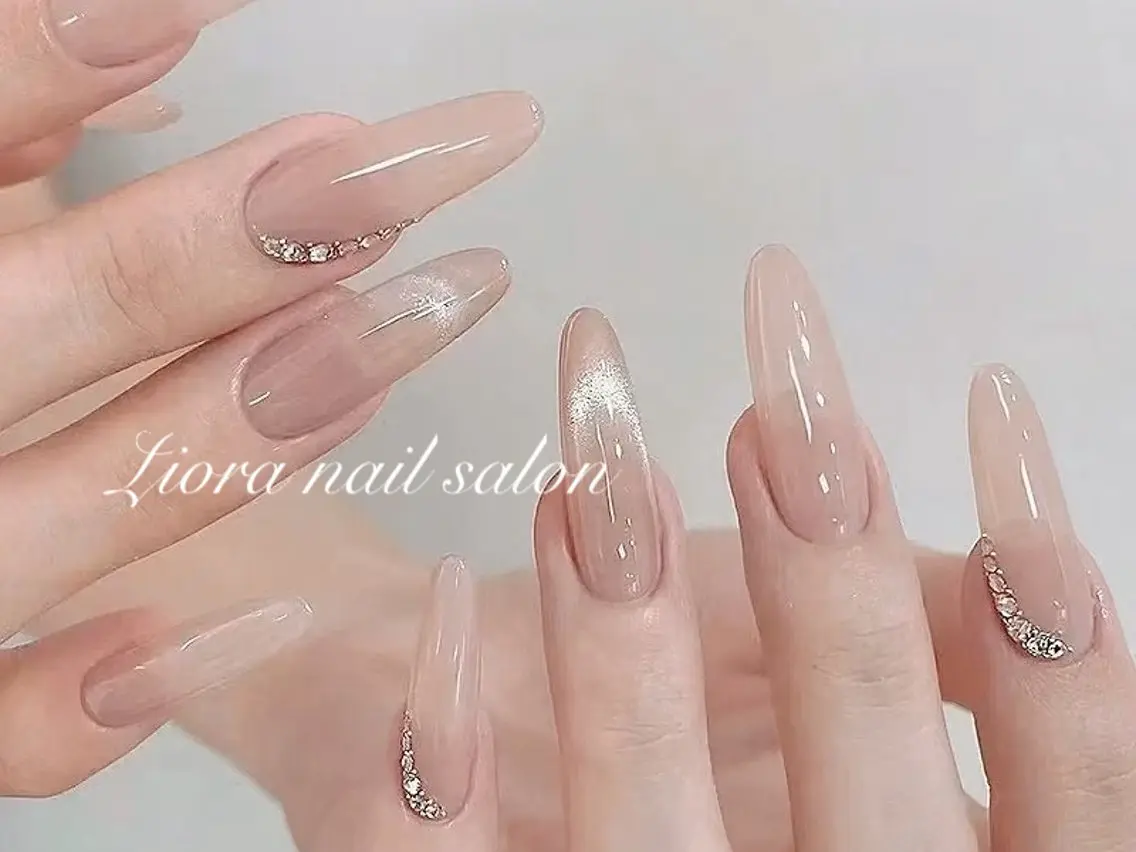 ネイル フレンチネイル ジェルネイル ガーリー グラデーション キラキラネイル ハンドネイル JUN Lioraネイルのネイルデザイン