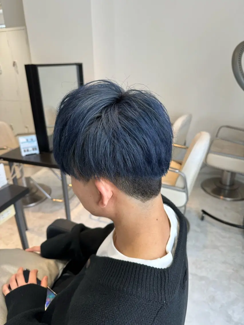 メンズ メンズブリーチ 髪質改善ストレート オルメントのヘアスタイル
