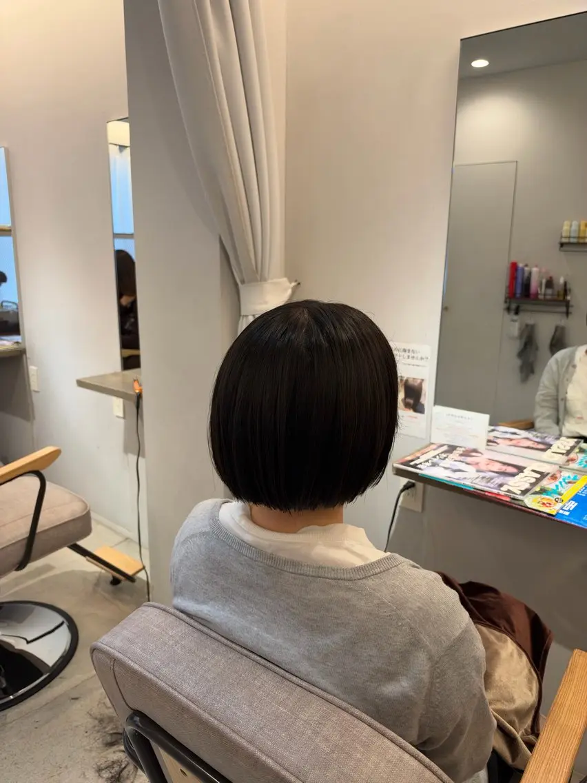 ショート カラー 真鍋 月音のヘアスタイル
