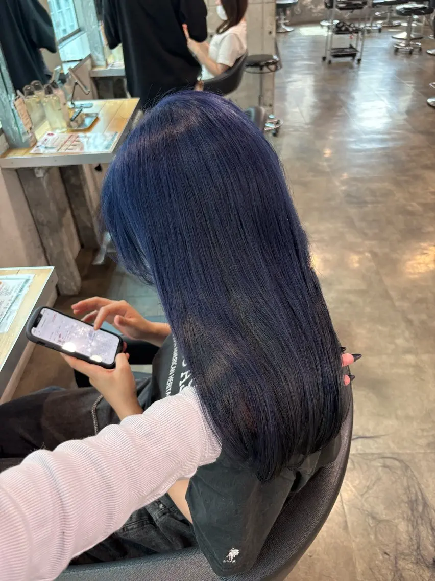 ロング カラー ヘアカラー トリートメント 寒色🦋韓国ヘア💙 ブリーチ/レイヤーのヘアスタイル