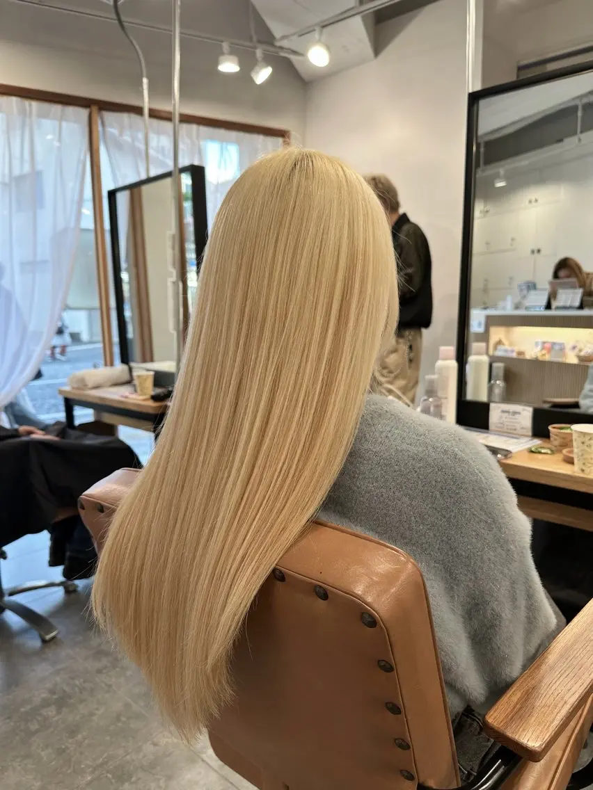 ロング カラー 抜きっぱなしブロンド ブロンド ヘアカラー トリートメント 特殊カラー特化 ✂️SHIAN フジのヘアスタイル