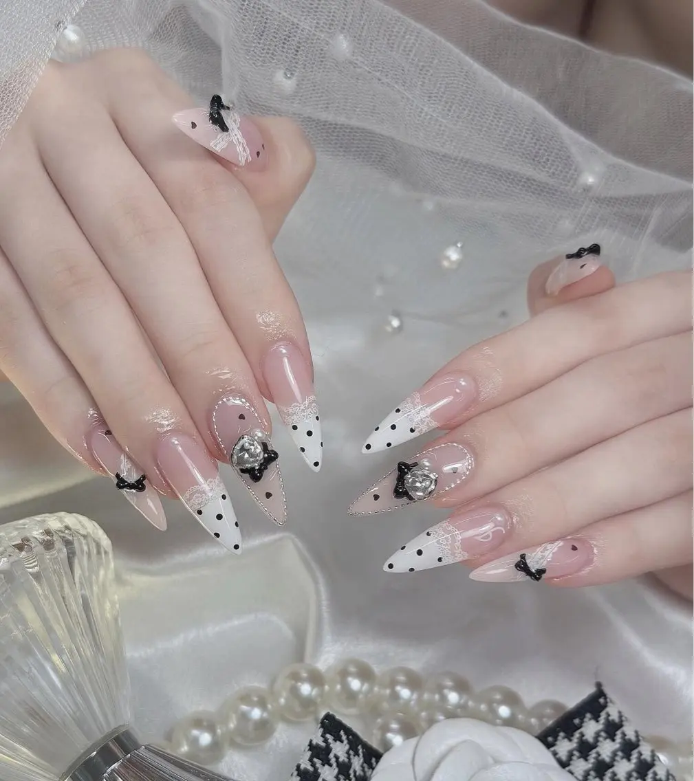 ネイル オーロラネイル チークネイル フラッシュネイル フレンチネイル ジェルネイル ハンドネイル ハンドケア Miyu Nailのネイルデザイン
