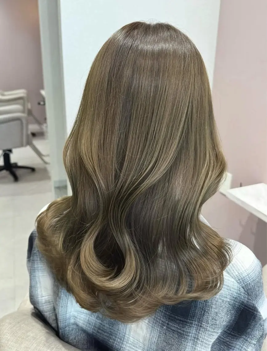 ミディアム カット ヘアカラー ✨髪質改善･レイヤー ✨chihiroのヘアスタイル