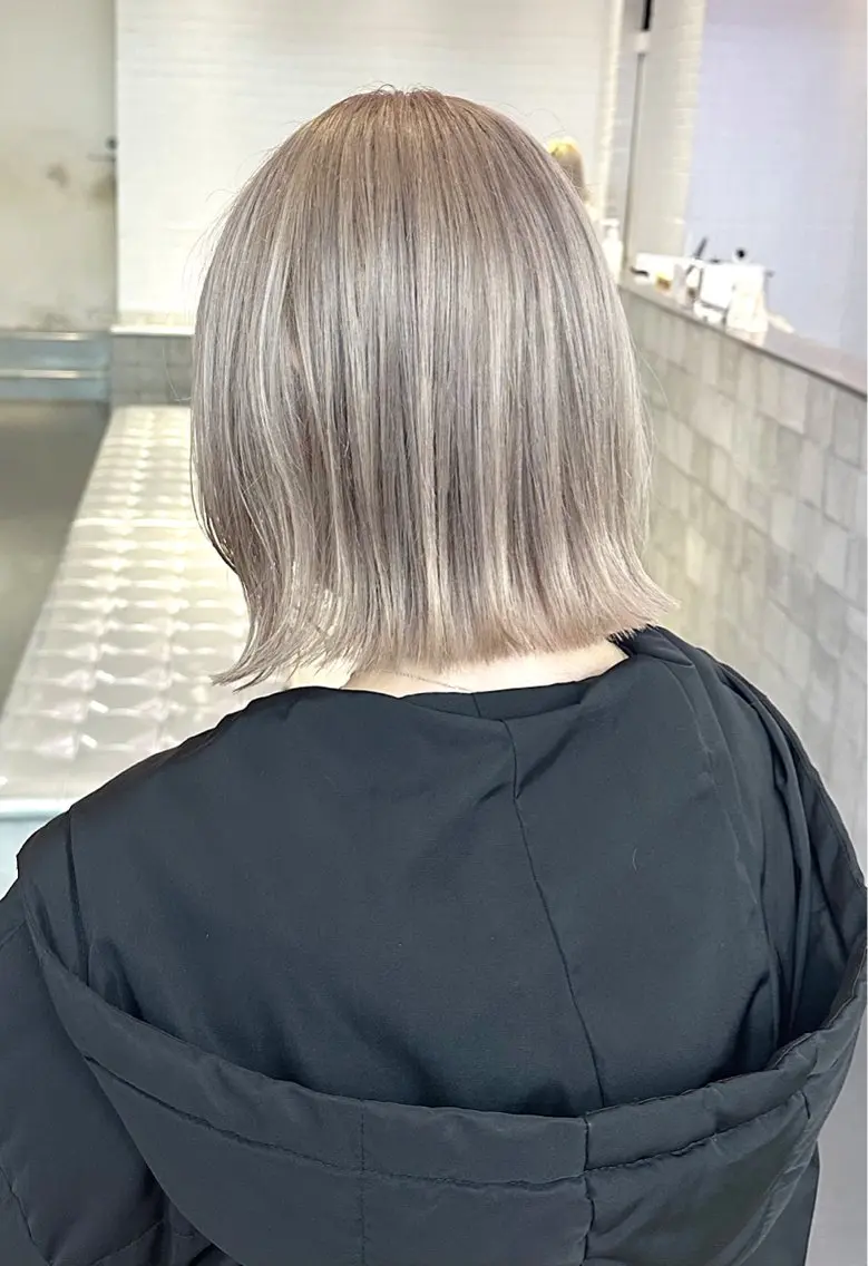 セミロング カラー ヘアカラー トリートメント 艶ハイトーン🌈 ユウトのヘアスタイル