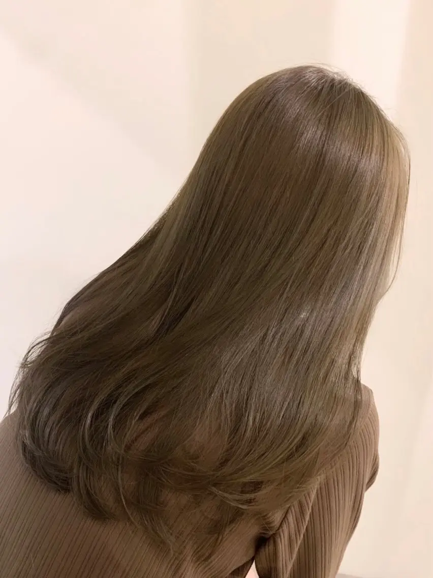 セミロング カラー カット ヘアカラー トリートメント 落合希 Olivebeigeのヘアスタイル