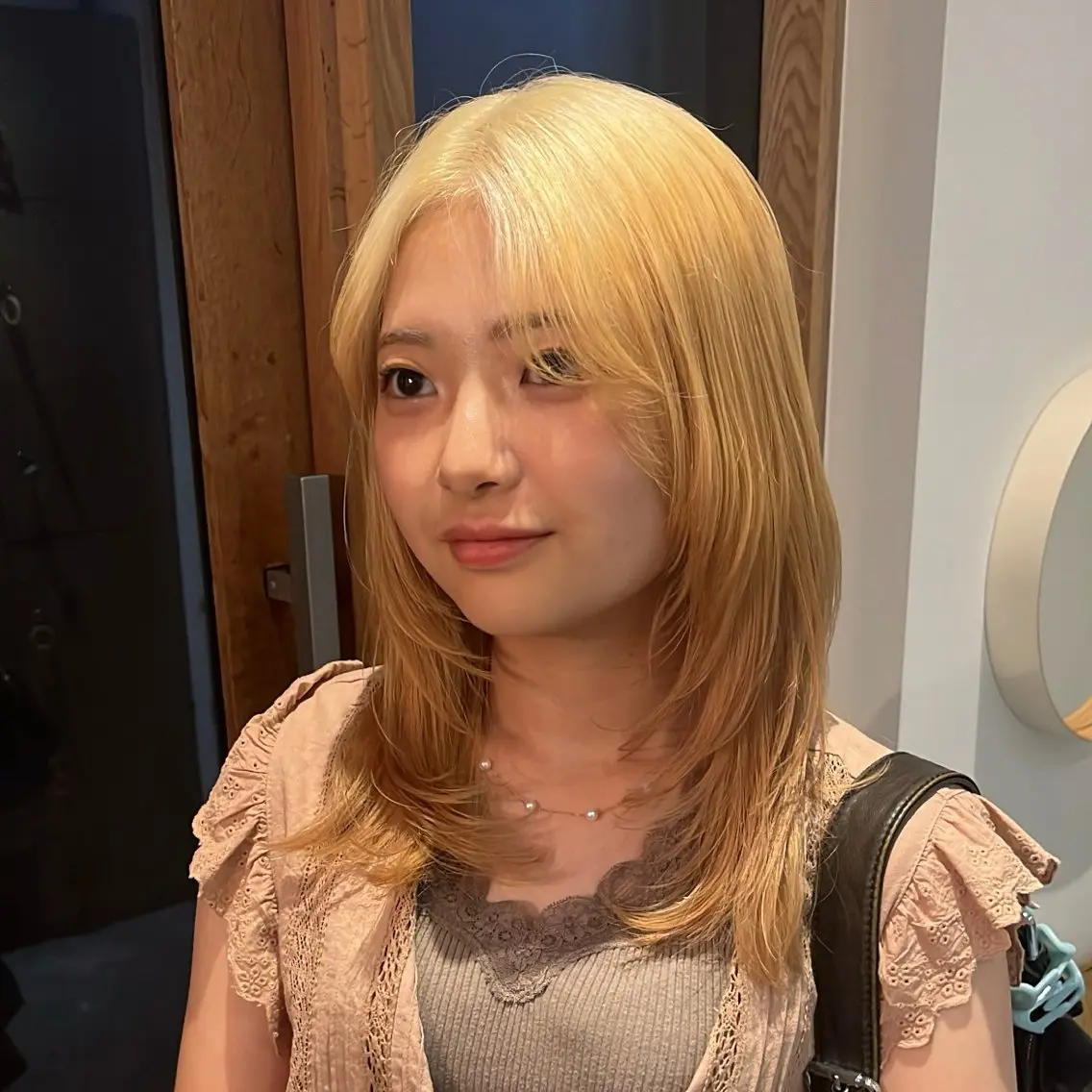 ミディアム ミディアムレイヤー レイヤーカット 、 ハルナのヘアスタイル
