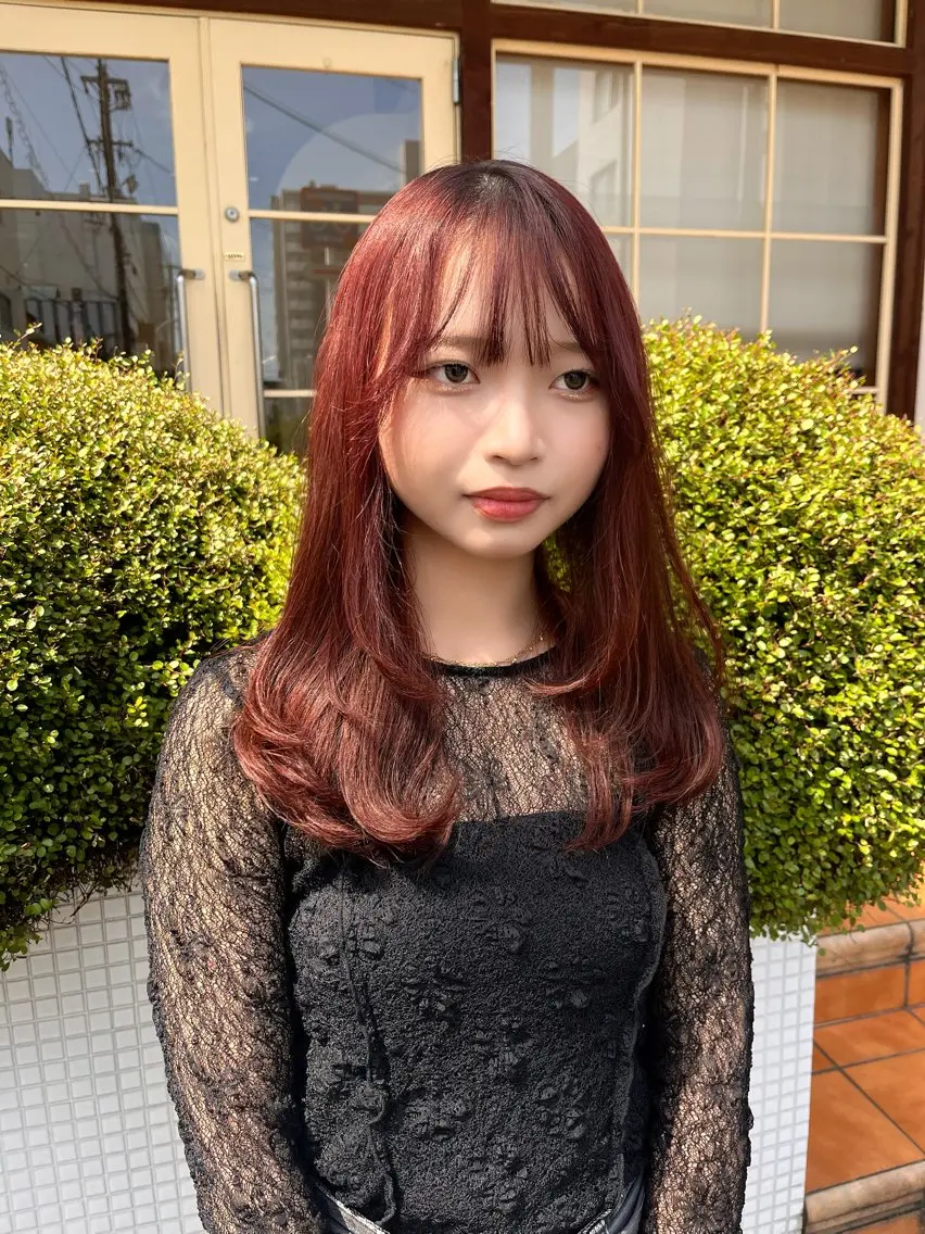 セミロング カラー レッドカラー レイヤーカット 似合わせカット カット ヘアカラー トリートメント 🎀透明感カラー🎀 稲垣至恩🎀のヘアスタイル