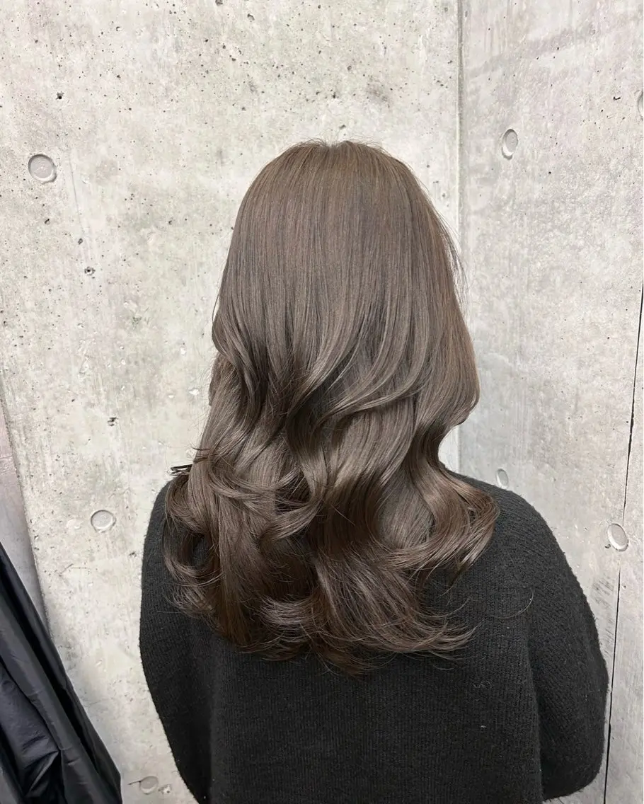 ロング カラー 顔周りカット レイヤーカット トリートメント ヘアカラー トリートメント まとまるレイヤー カット/透明感カラーのヘアスタイル