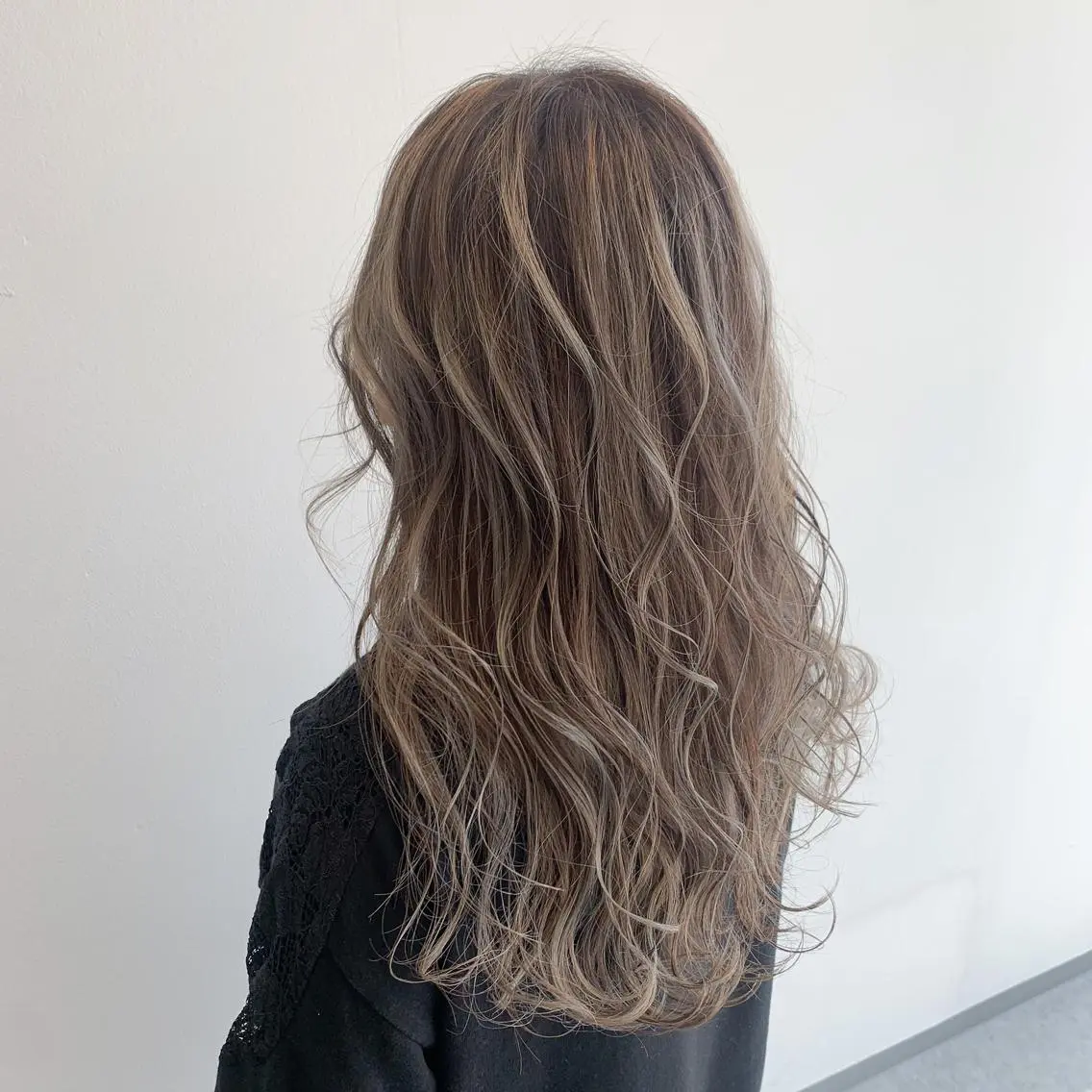 ロング カラー ハイライトカラー ハイライト なんば髪質改善カラー Ardoreのヘアスタイル