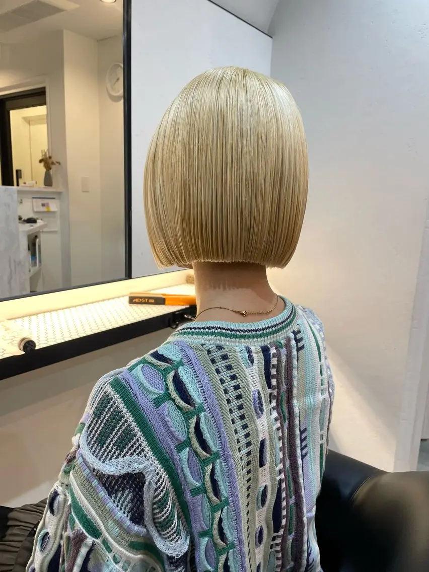 ショート カラー 抜きっぱなしブロンド ブロンド ヘアカラー 渋谷 留菜のヘアスタイル