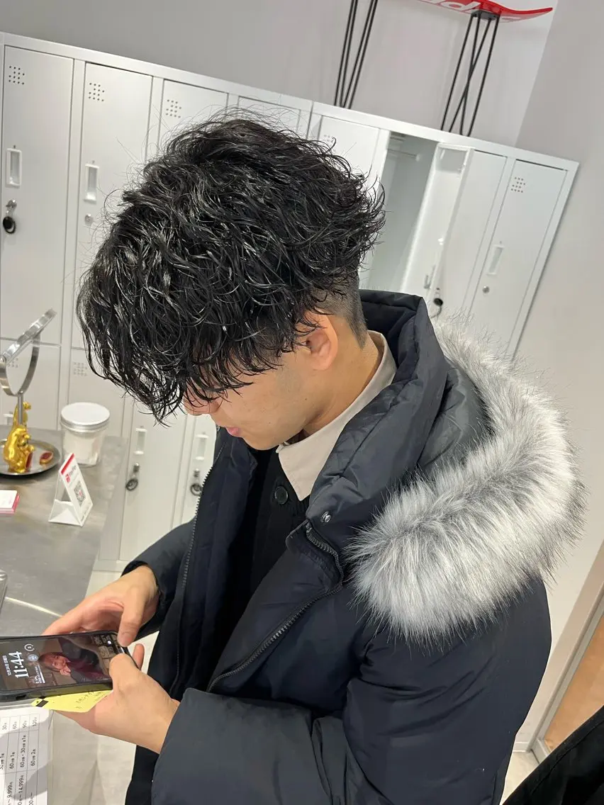 ショート パーマ メンズ センターパート メンズパーマ スパイキーショート 波巻きパーマ ショートヘア 波巻きスパイラル🌀 新潟/万代/山下優のヘアスタイル