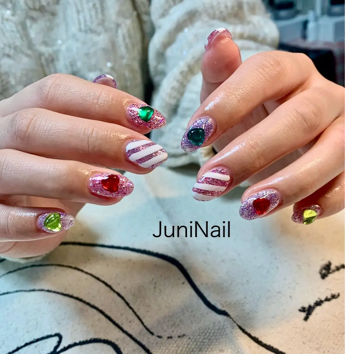 ネイル オーロラネイル クリアネイル 成人式 フラッシュネイル 氷ネイル・うるうるネイル ハンドネイル JuniNail 주니네일🇰🇷suのネイルデザイン