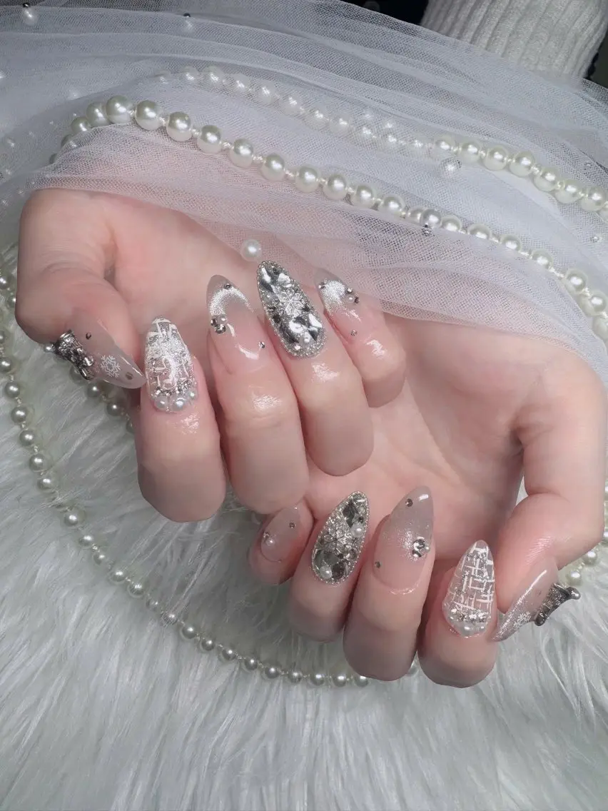 ネイル オーロラネイル フレンチネイル ジェルネイル ハロウィン キラキラネイル ハンドネイル H.baby Nail Salonのネイルデザイン