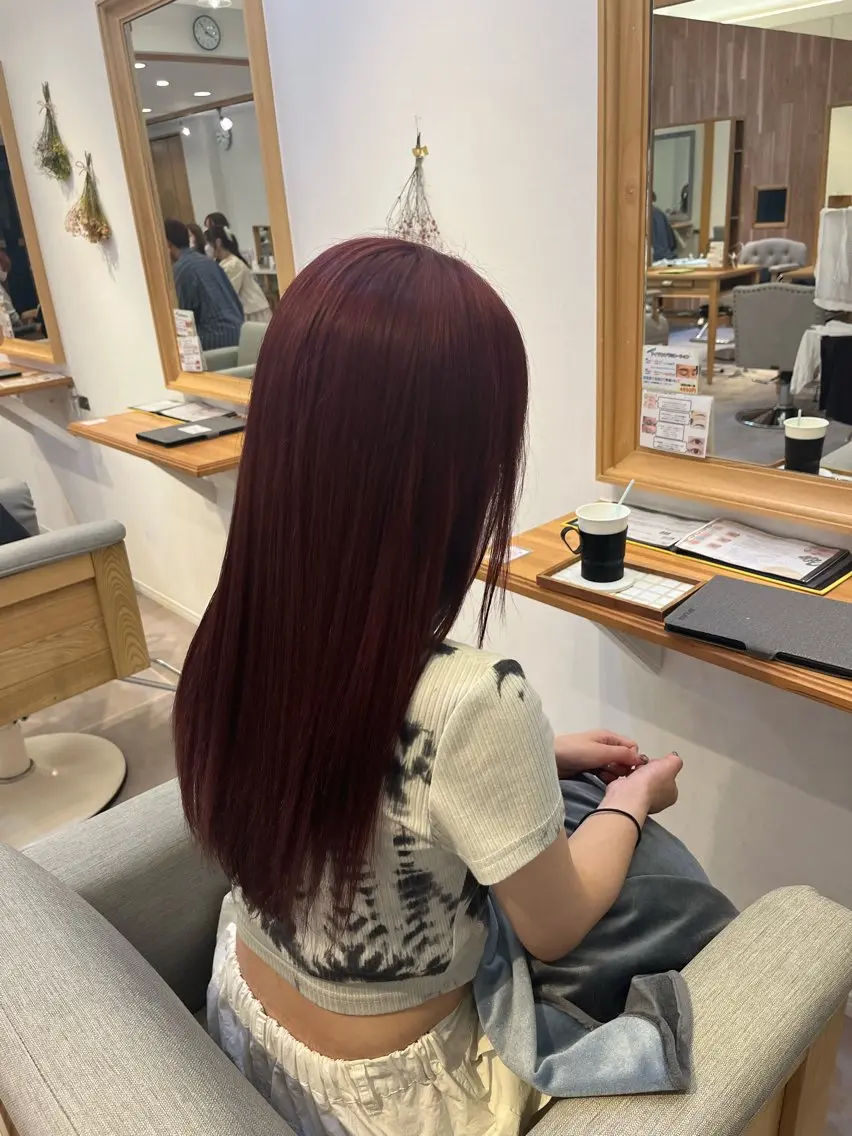 ロング カラー ピンクカラー レッドカラー 倉垣 唯のヘアスタイル