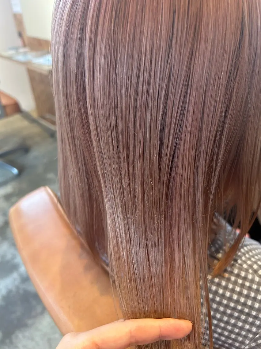 ミディアム カラー 鏡原 実和のヘアスタイル