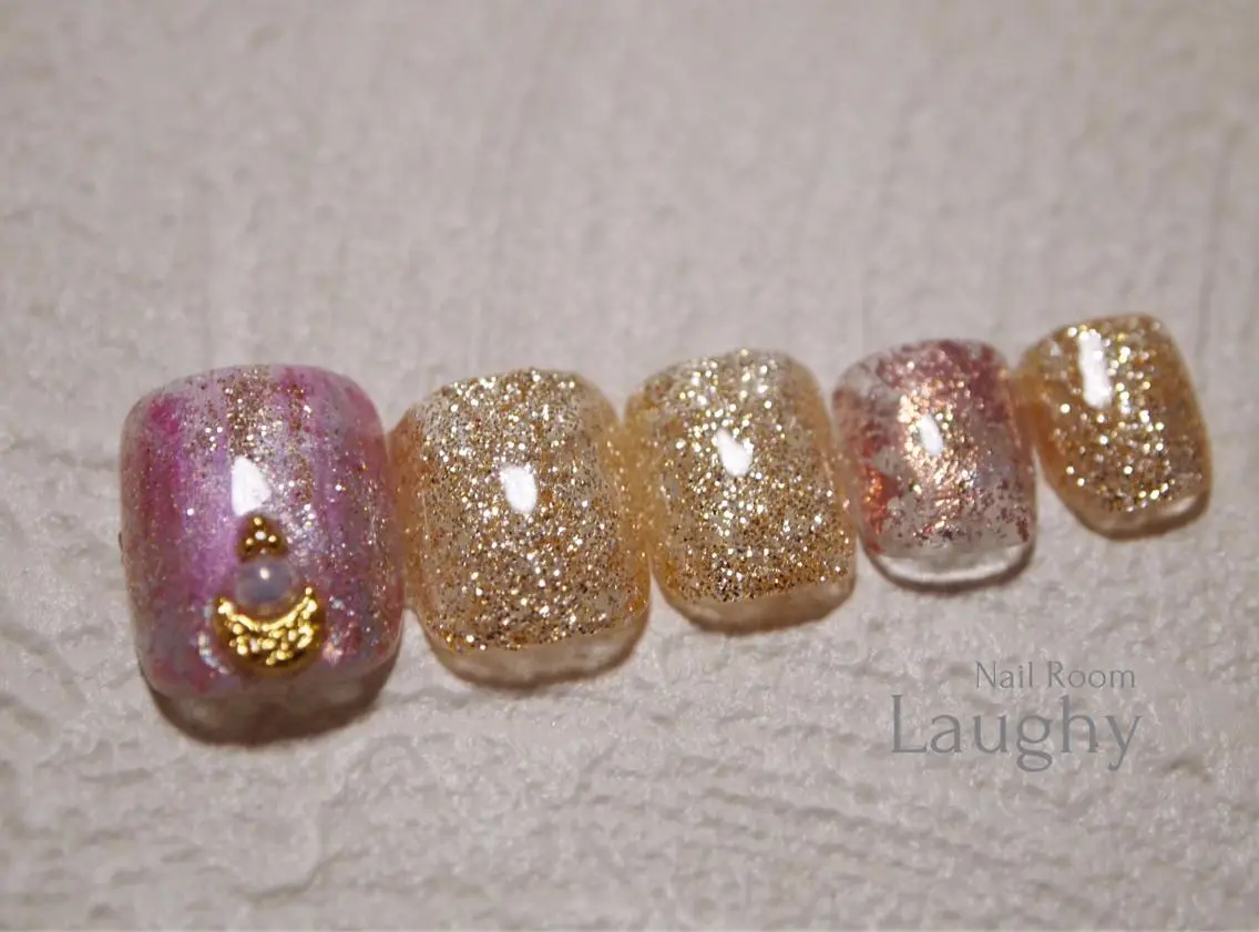 ネイル フットネイル キラキラネイル Nail Room Laughyのネイルデザイン