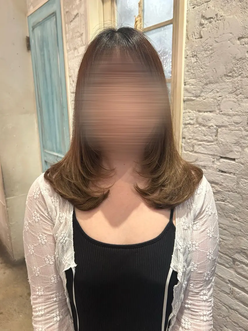 セミロング レイヤーカット 藤村 桃歌のヘアスタイル