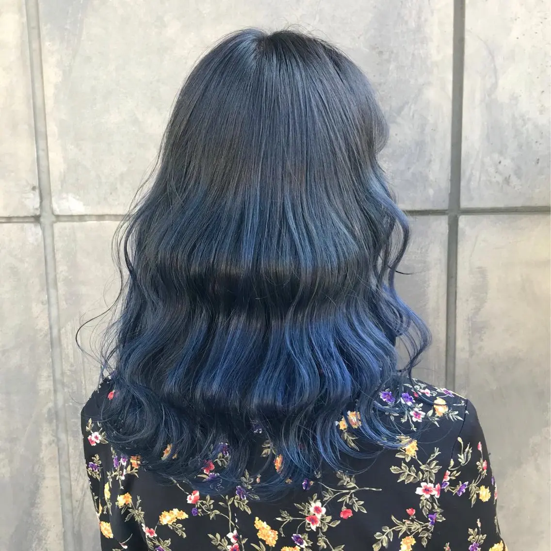 セミロング カラー ブリーチ ブルーカラー グラデーションカラー タンバルモリ ヨシンモリ K-POP好き美容師 🇰🇷Kai.Yのヘアスタイル