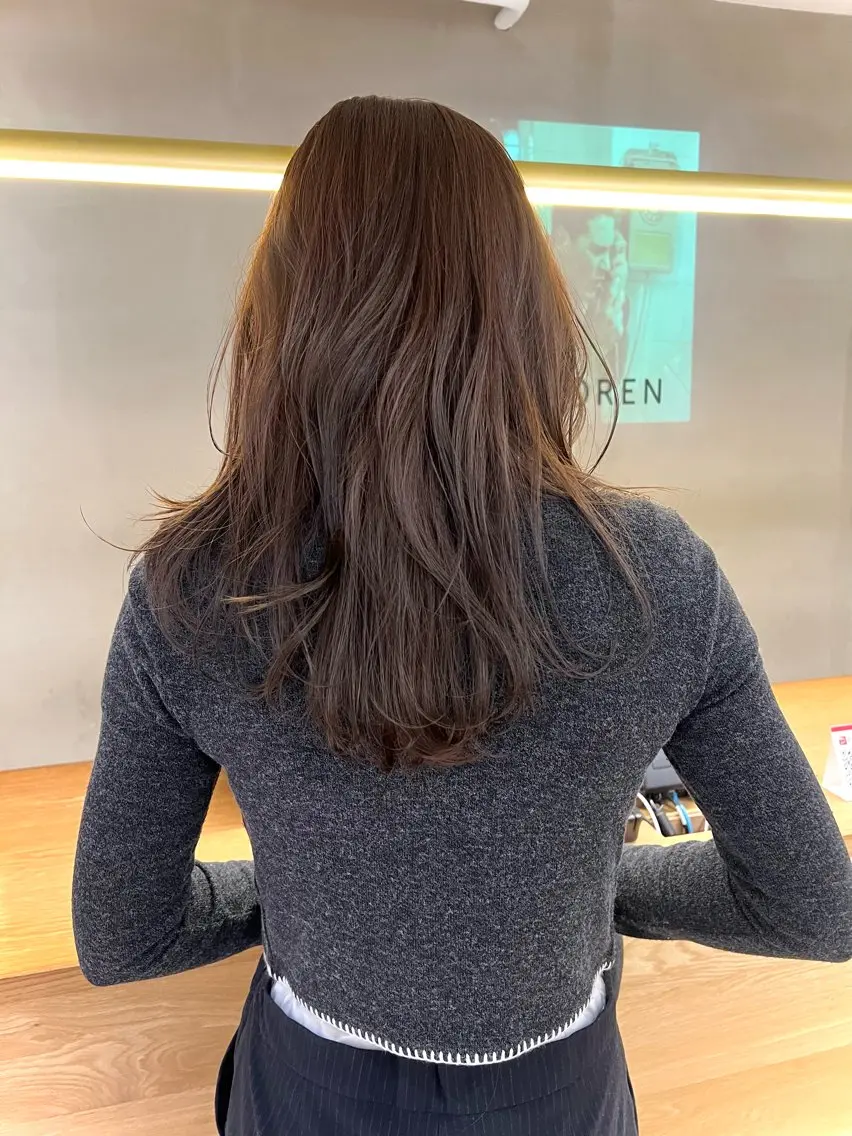 セミロング 外国人風カラー レイヤーカット 似合わせレイヤー ＆縮毛矯正のヘアスタイル