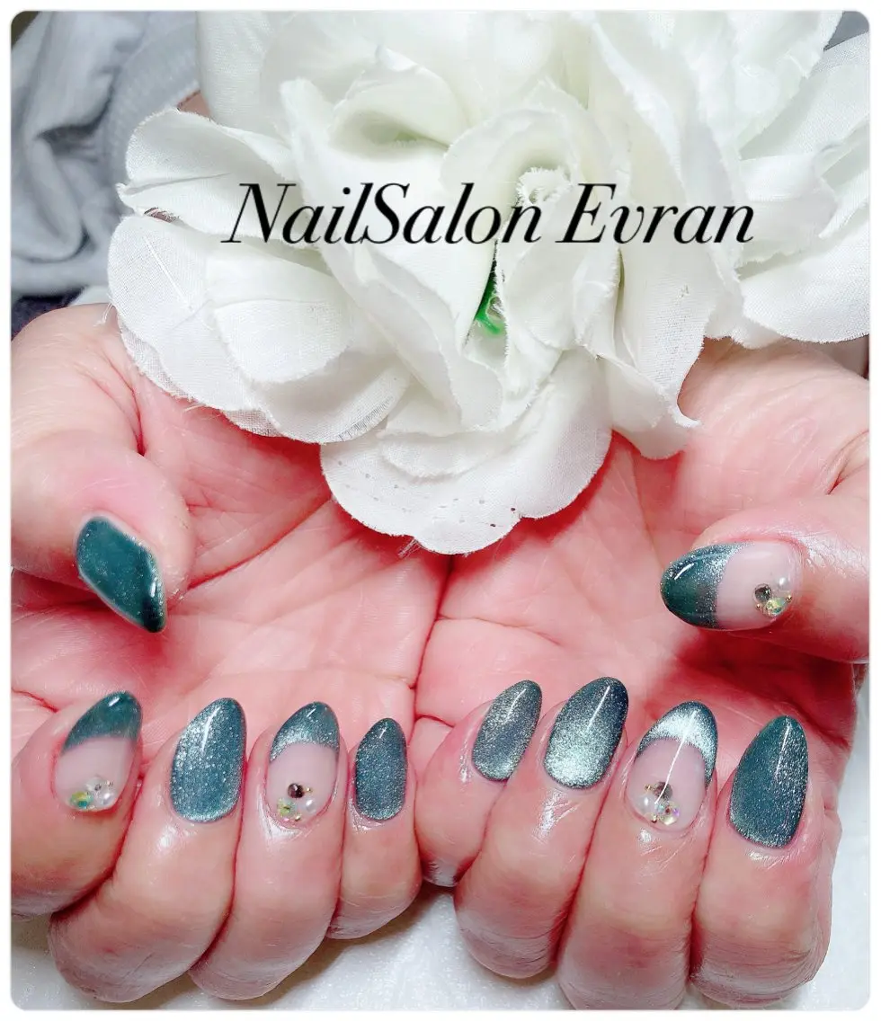 ネイル アートネイル フレンチネイル マグネットネイル 持ち込み ニュアンスネイル ハンドネイル Nail salon Evranのネイルデザイン