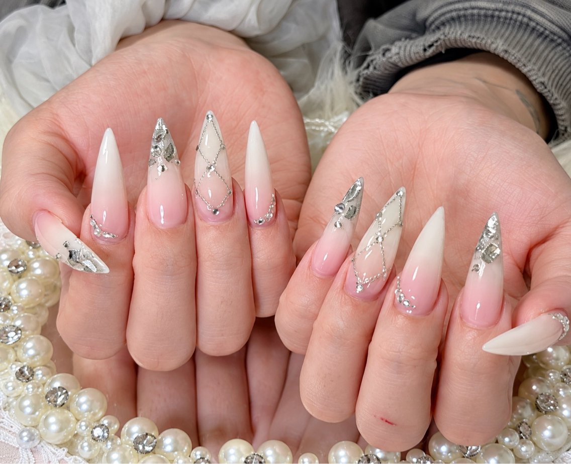 ネイル アートネイル ボルドー フレンチネイル ジェルネイル 氷ネイル・うるうるネイル ハンドネイル Julie Nail Hinのネイルデザイン