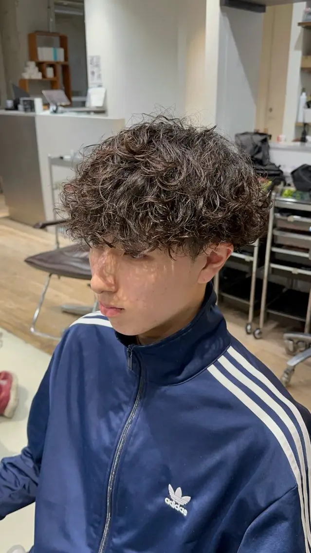 パーマ メンズ メンズパーマ プードルパーマ 波巻きパーマ プードルパーマ カット パーマ fifth原宿 宮部蓮のヘアスタイル