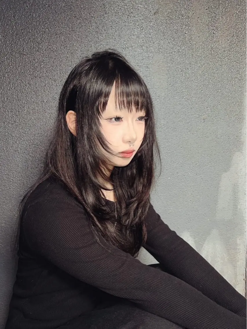 ロング カット AIRA/ブリーチ ‪/透明感カラーのヘアスタイル