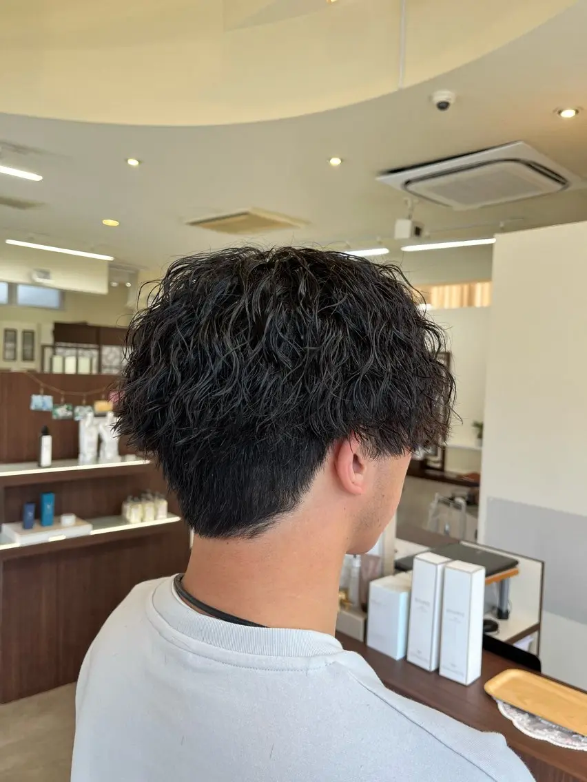 ショート パーマ メンズ センターパート メンズパーマ ツイストスパイラルパーマ スパイラルパーマ 🧊メンズ特化🧊 高木航希のヘアスタイル