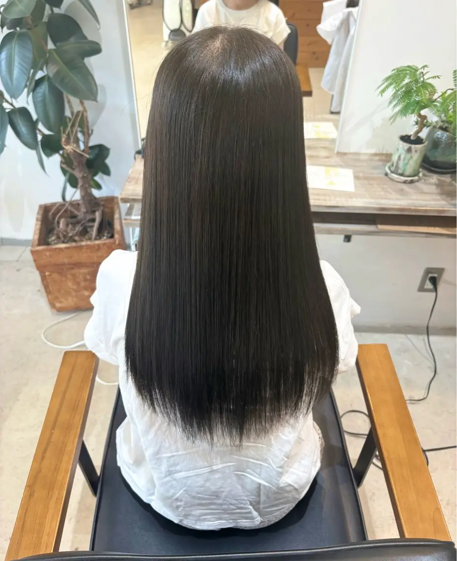 ロング カラー 透明感カラー オリーブカラー ヘアカラー 髙木 千惺のヘアスタイル