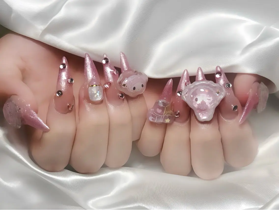 ネイル チークネイル フレンチネイル ガラスフレンチ グラデーション キラキラネイル ハンドネイル Rin Nail 新大久保店のネイルデザイン