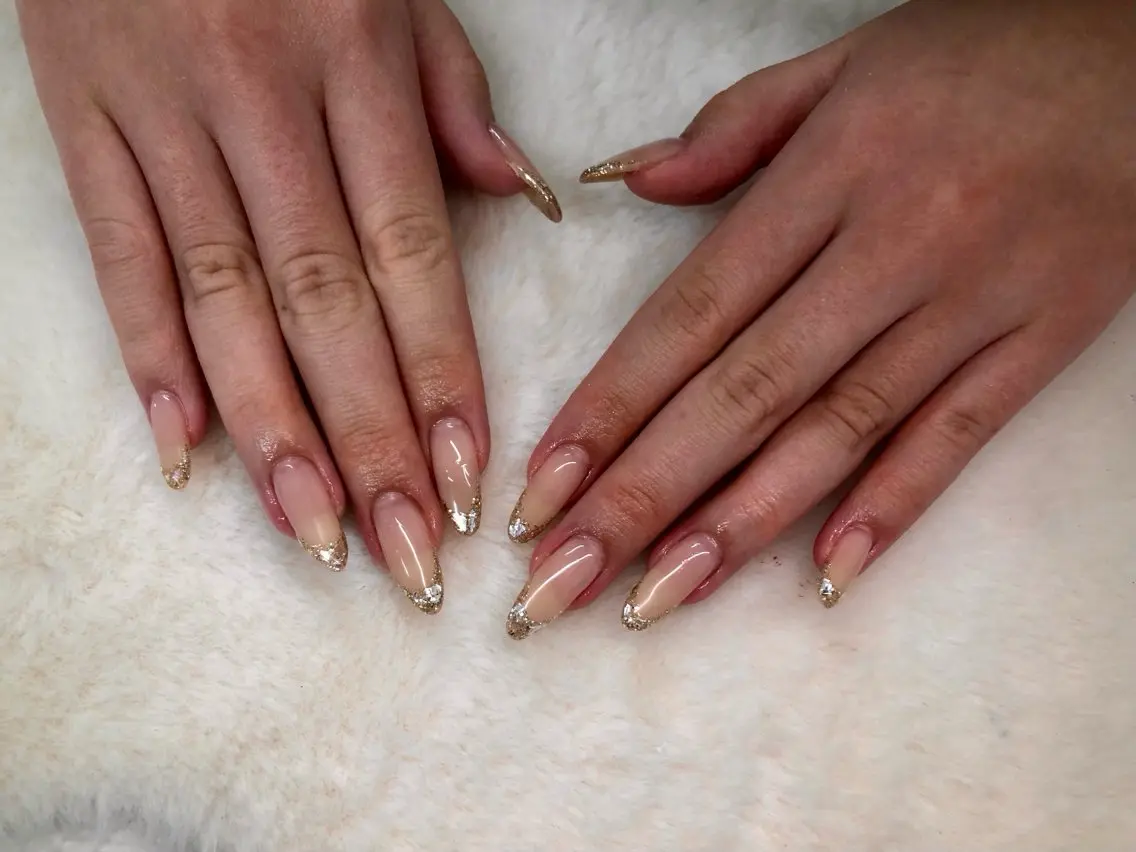 ネイル フレンチネイル ガラスフレンチ ゴールド キラキラネイル ロングネイル ハンドネイル ハンドケア 心斎橋Salon Epokkuのネイルデザイン