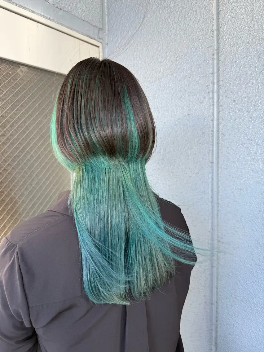 ロング カラー ブリーチ ヘアカラー トリートメント 艶•透明感カラー フィーシーのヘアスタイル