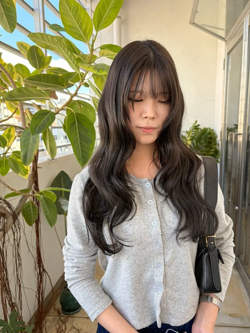 ロング カラー 黒髪 ブルーカラー 透明感カラー ヘアカラー ハルカ 透明感カラーのヘアスタイル