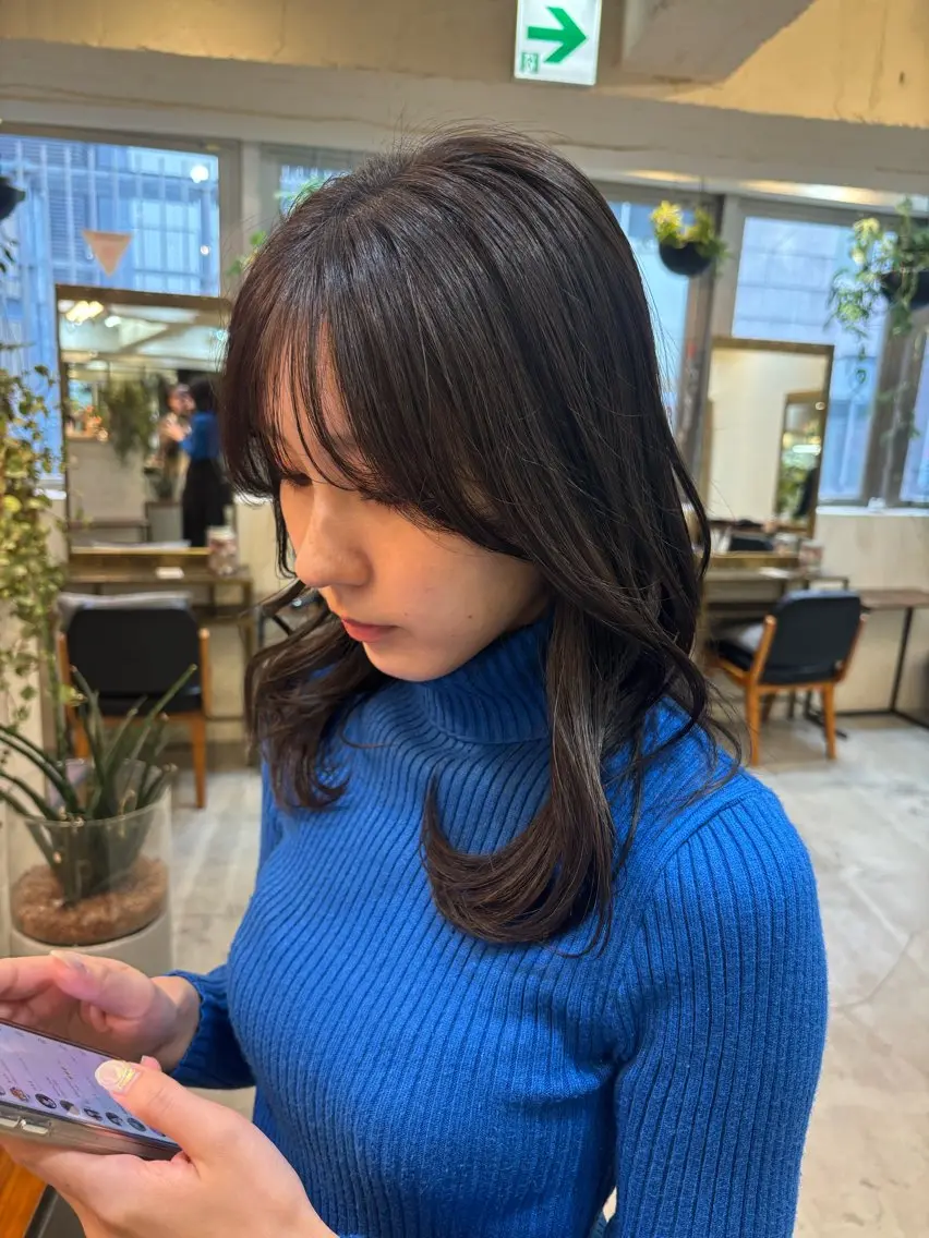 ロング カラー 小山 綾奈 ロングカットのヘアスタイル
