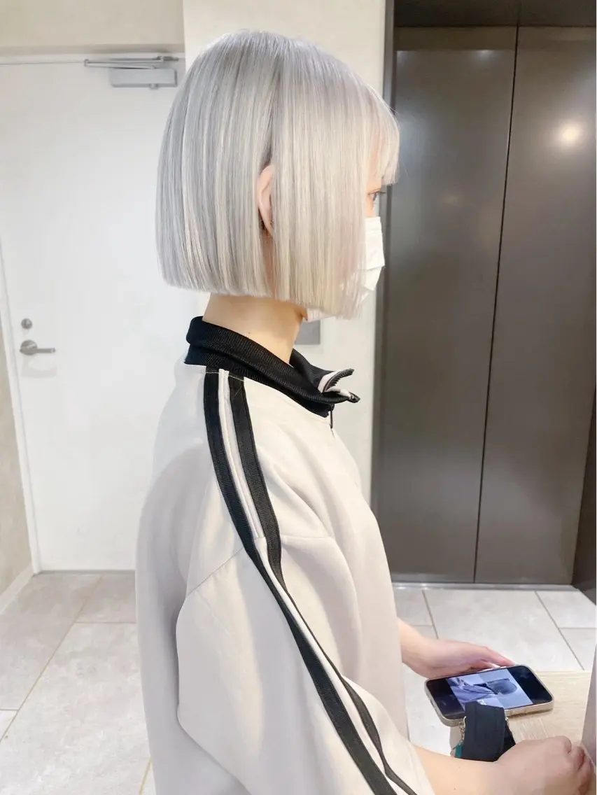 ショート カラー シルバー ホワイトシルバー カット ヘアカラー トリートメント GiseL 博多筑紫口店のヘアスタイル