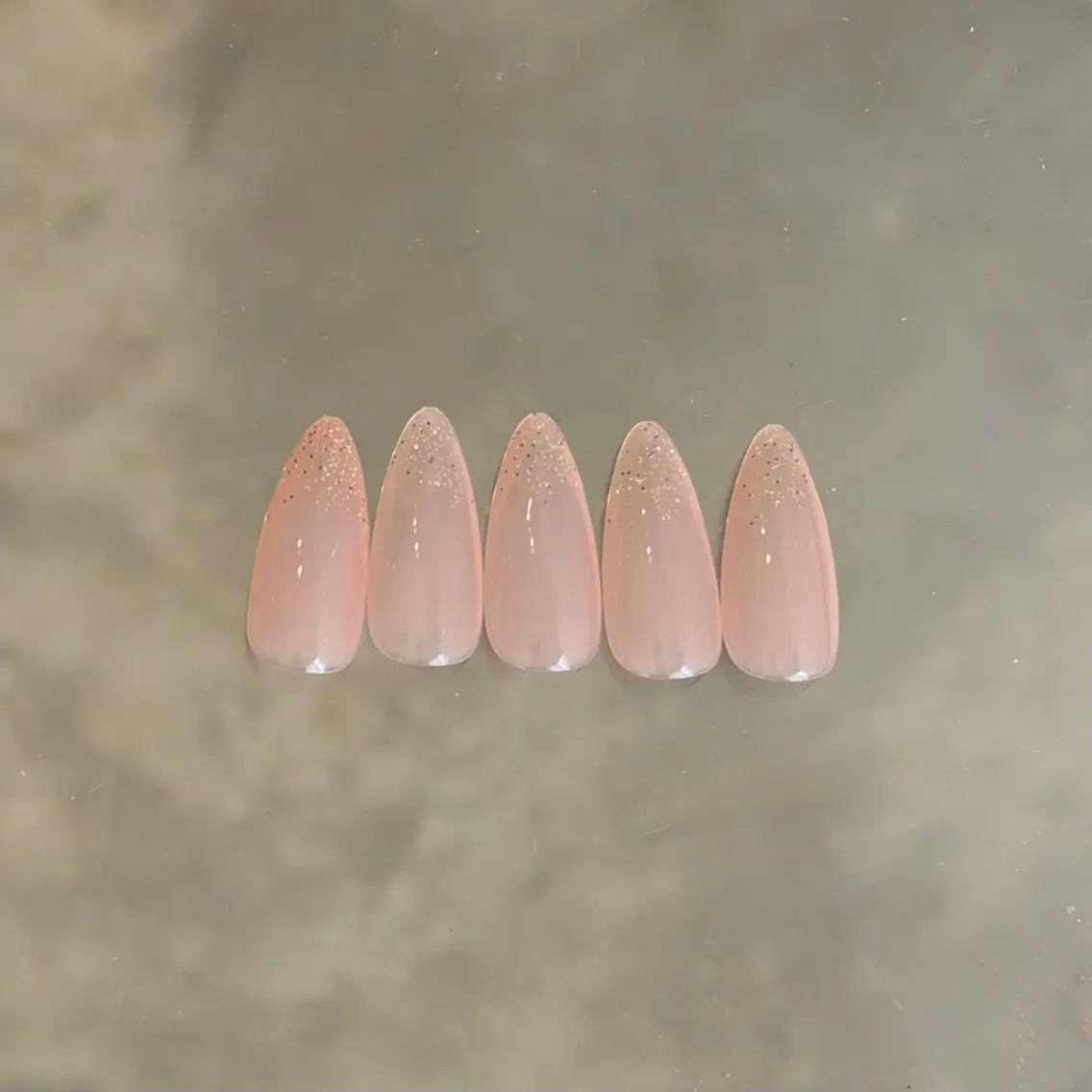 ネイル クリアネイル グラデーション ラメ(グリッター) ラメグラデーション オフィスネイル ハンドネイル __shiho. nailのネイルデザイン