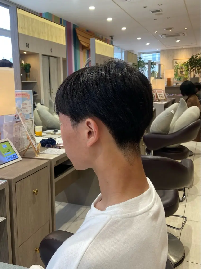 ショート メンズ マッシュ 刈り上げ りん ♡⸝⸝ うる艶カラー✧︎*。のヘアスタイル