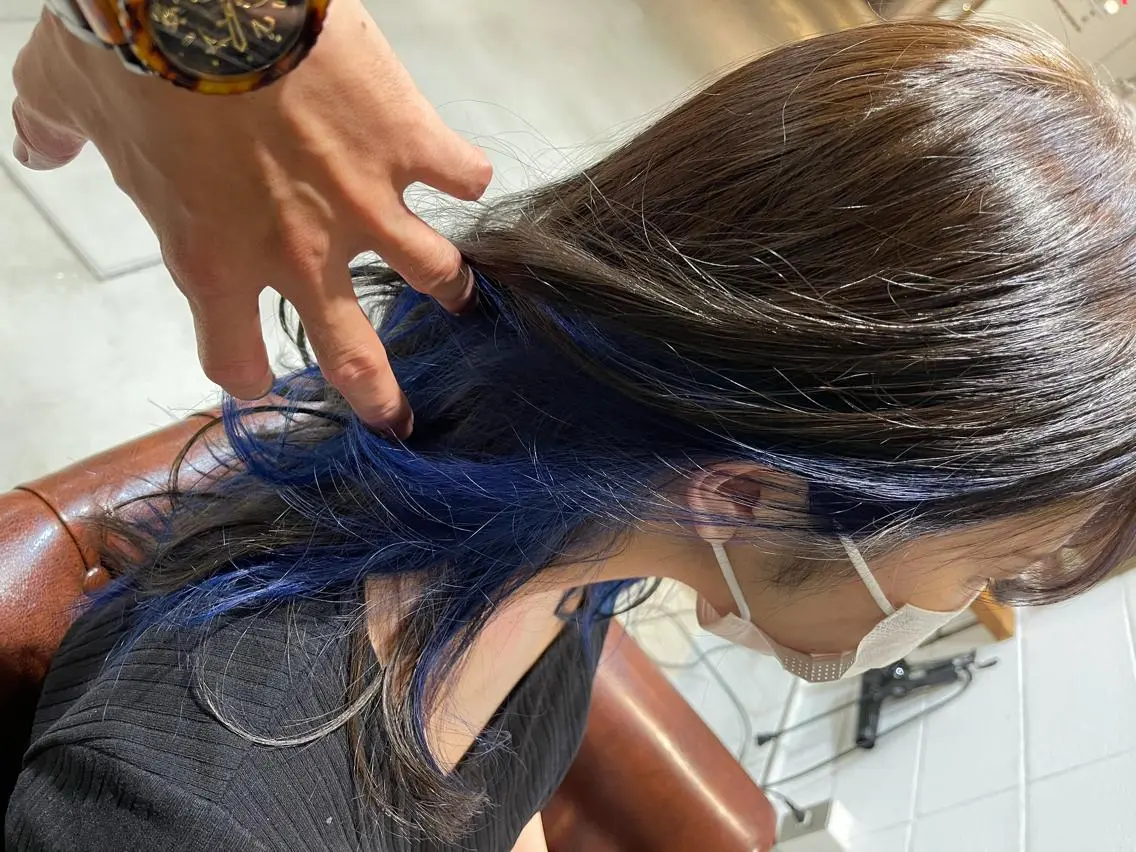 セミロング カラー パーマ ヘアアレンジ メンズ キッズ ネイル マツエク・マツパ メンズインナーカラー ブルーカラー インナーカラー トリートメント ブルー ヘアカラー トリートメント ⭐️ハイクオリティ カラー杉本雄志⭐️のヘアスタイル