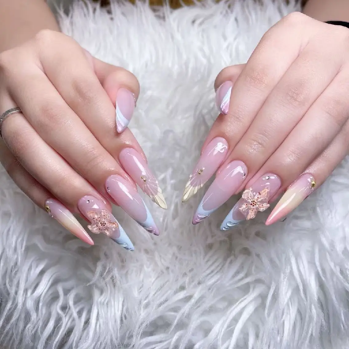 ネイル ENsalon AKIRAのネイルデザイン