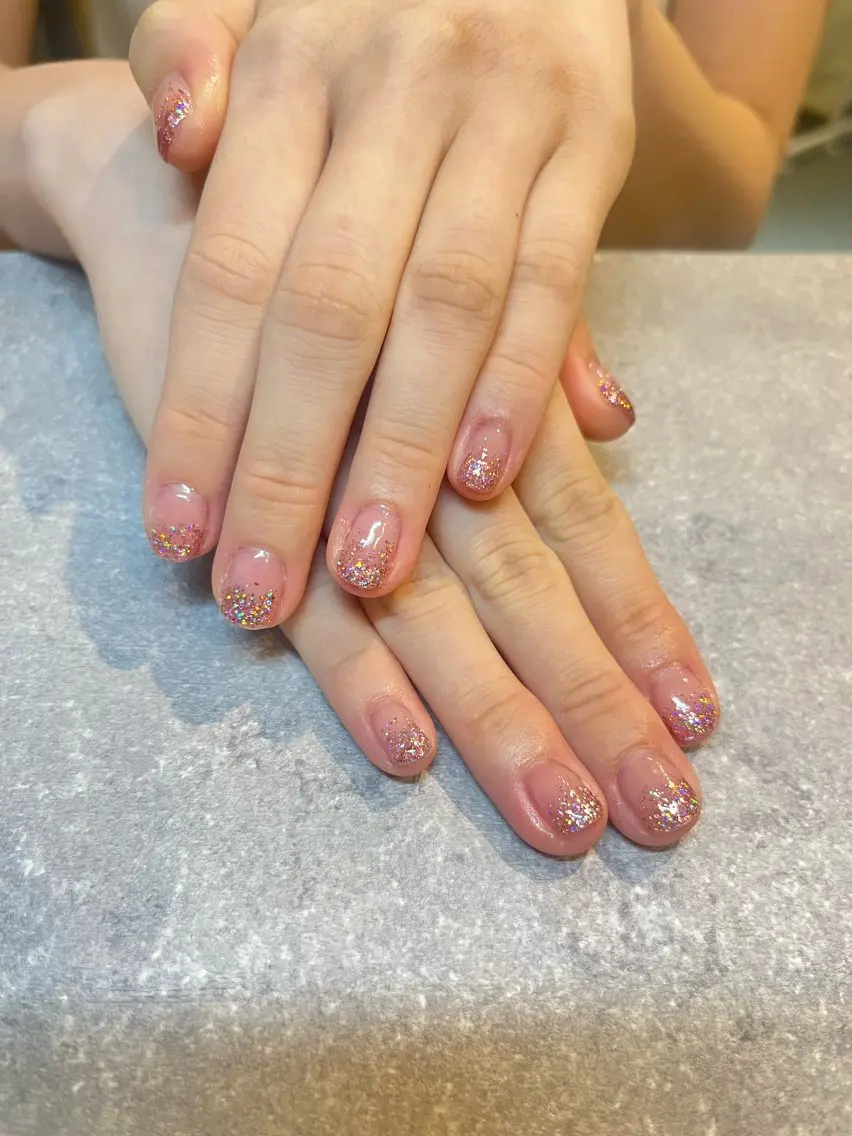 ネイル キラキラネイル ラメ(グリッター) ラメグラデーション ピンク 𝐊𝐚𝐨𝐫𝐢 𝐑𝐨𝐬𝐞🥀のネイルデザイン