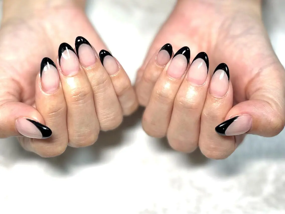 美フォルム仕上げ❗️人気フレンチネイル💅※バーチャルフレンチは+500円の写真