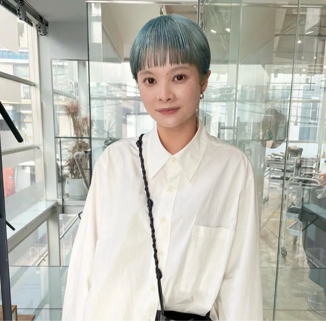 ショート カラー かがやしづ ⭐️ベージュのヘアスタイル