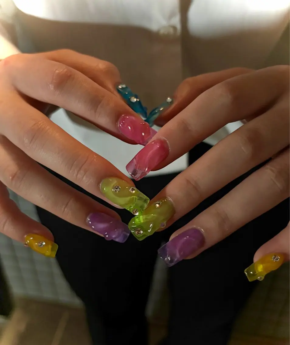 ネイル ヒカル💫 /シンプル×海外風のネイルデザイン