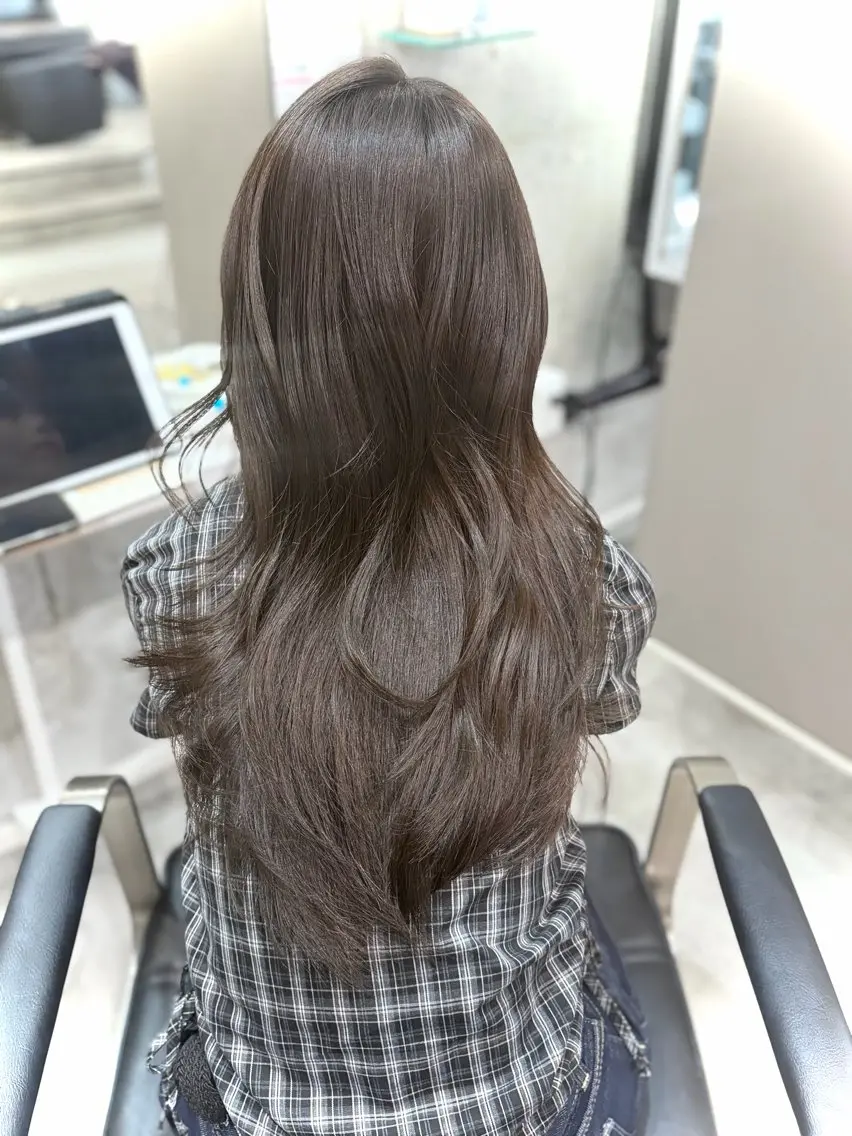 ロング カラー 透明感カラー グレージュ ミント ヘアカラー karen 髪質改善のヘアスタイル