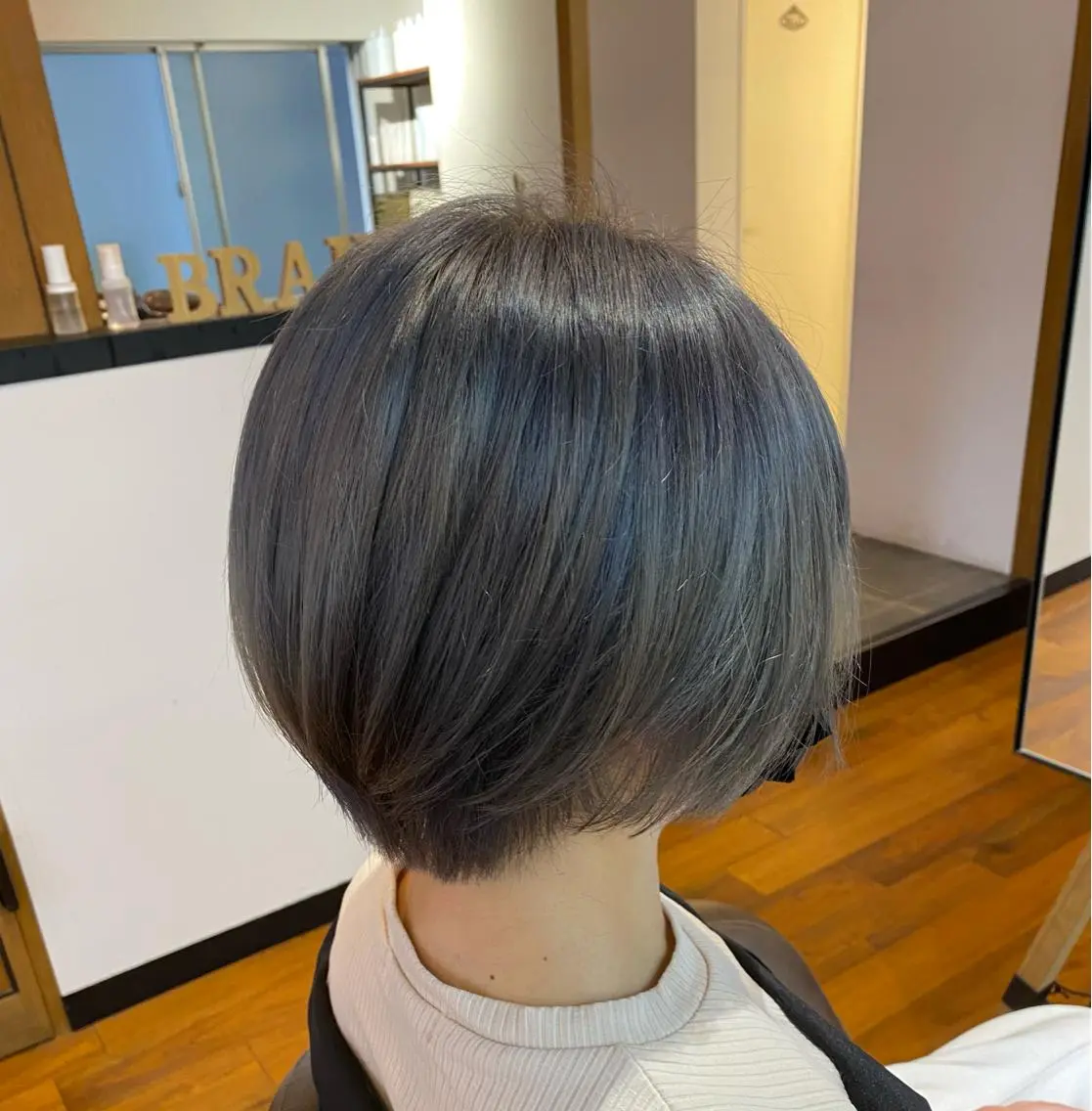 ショート カラー シルバー マンツーマンサロン 🤍Tanakaのヘアスタイル