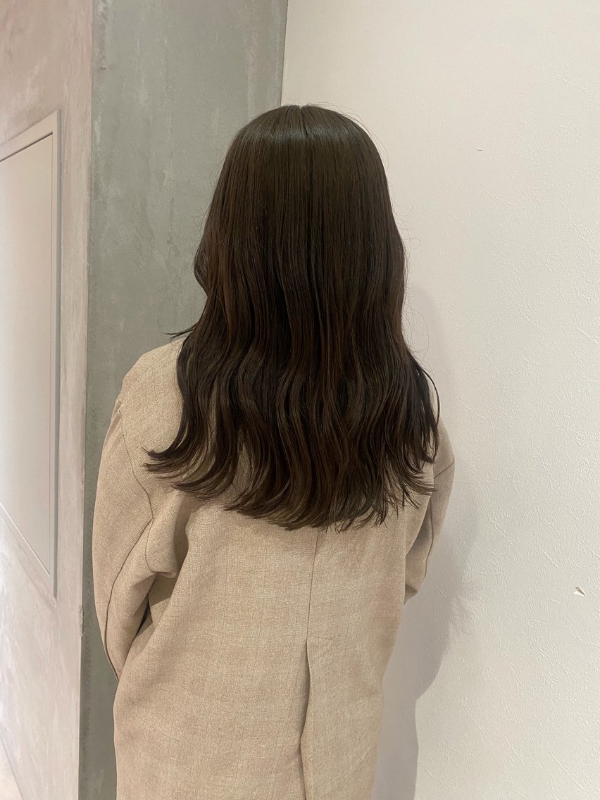 セミロング カラー ヘアアレンジ オリーブカラー ヘアカラー 金澤 翔太のヘアスタイル