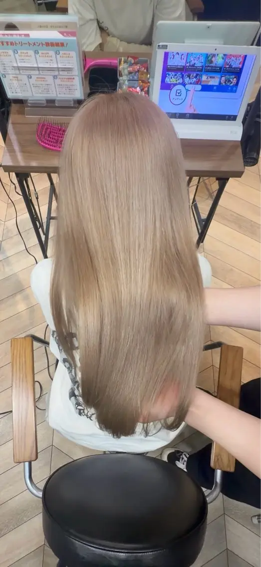 ロング トリートメント 窪田 茉栞呂のヘアスタイル