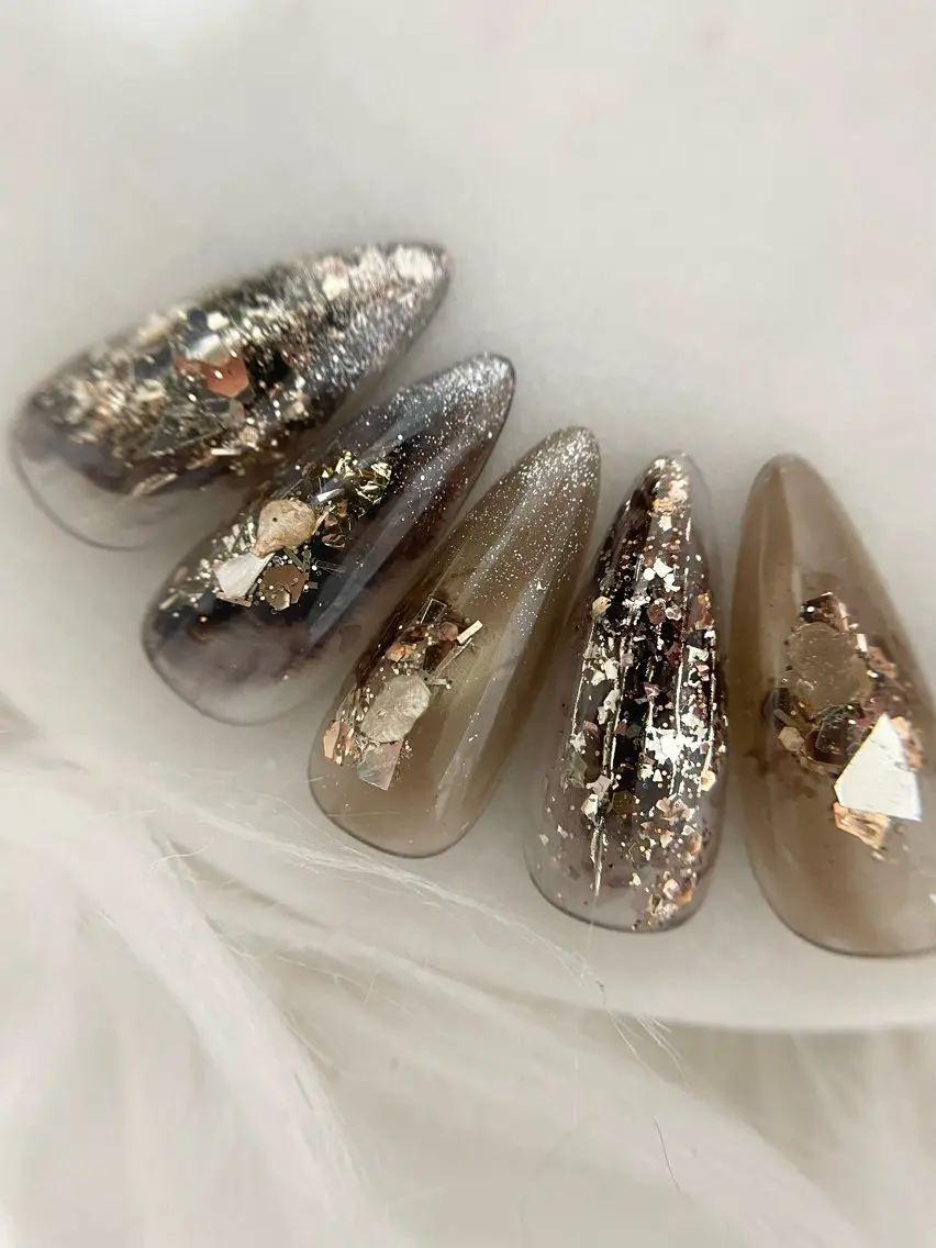 ネイル ブラウン ラメ(グリッター) マグネットネイル ニュアンスネイル ハンドネイル 表参道｜nuance nail🤍mariのネイルデザイン