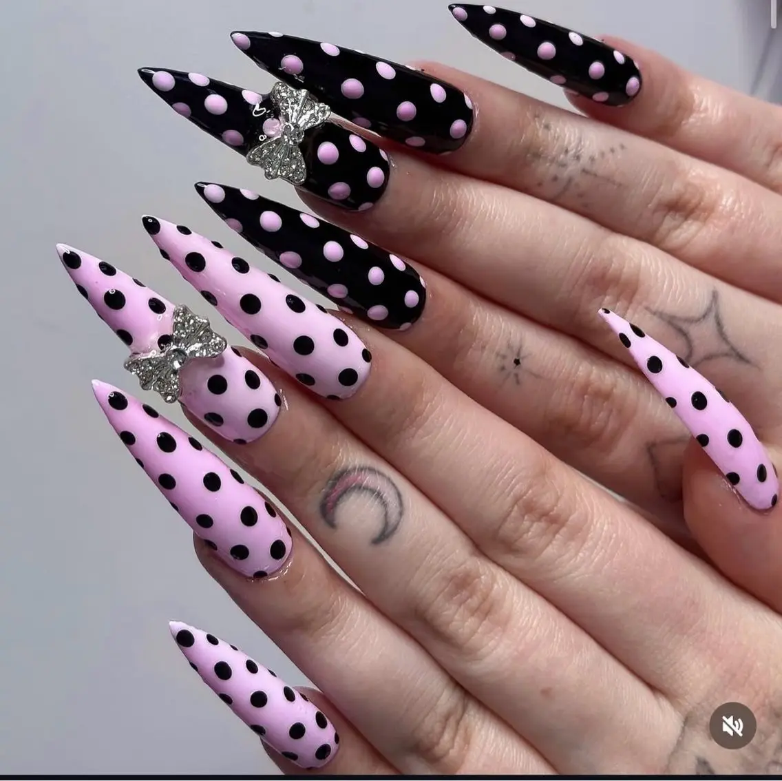 ネイル フレンチネイル ジェルネイル 韓国ネイル マグネットネイル 持ち込み ハンドネイル Royal nail_Mimiのネイルデザイン