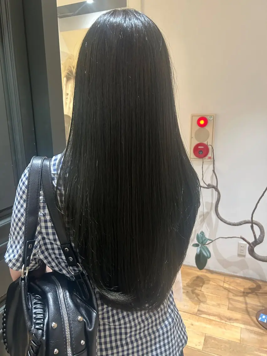 ロング カラー 透明感カラー グレージュ オリーブグレージュ オリーブグレー カット ヘアカラー CLEO hair / shionのヘアスタイル